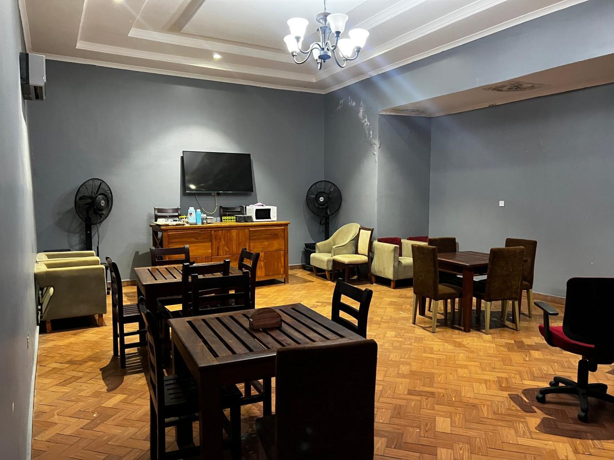 Хостел K27 Premier Backpackers Дар-ес-Салам Екстер'єр фото