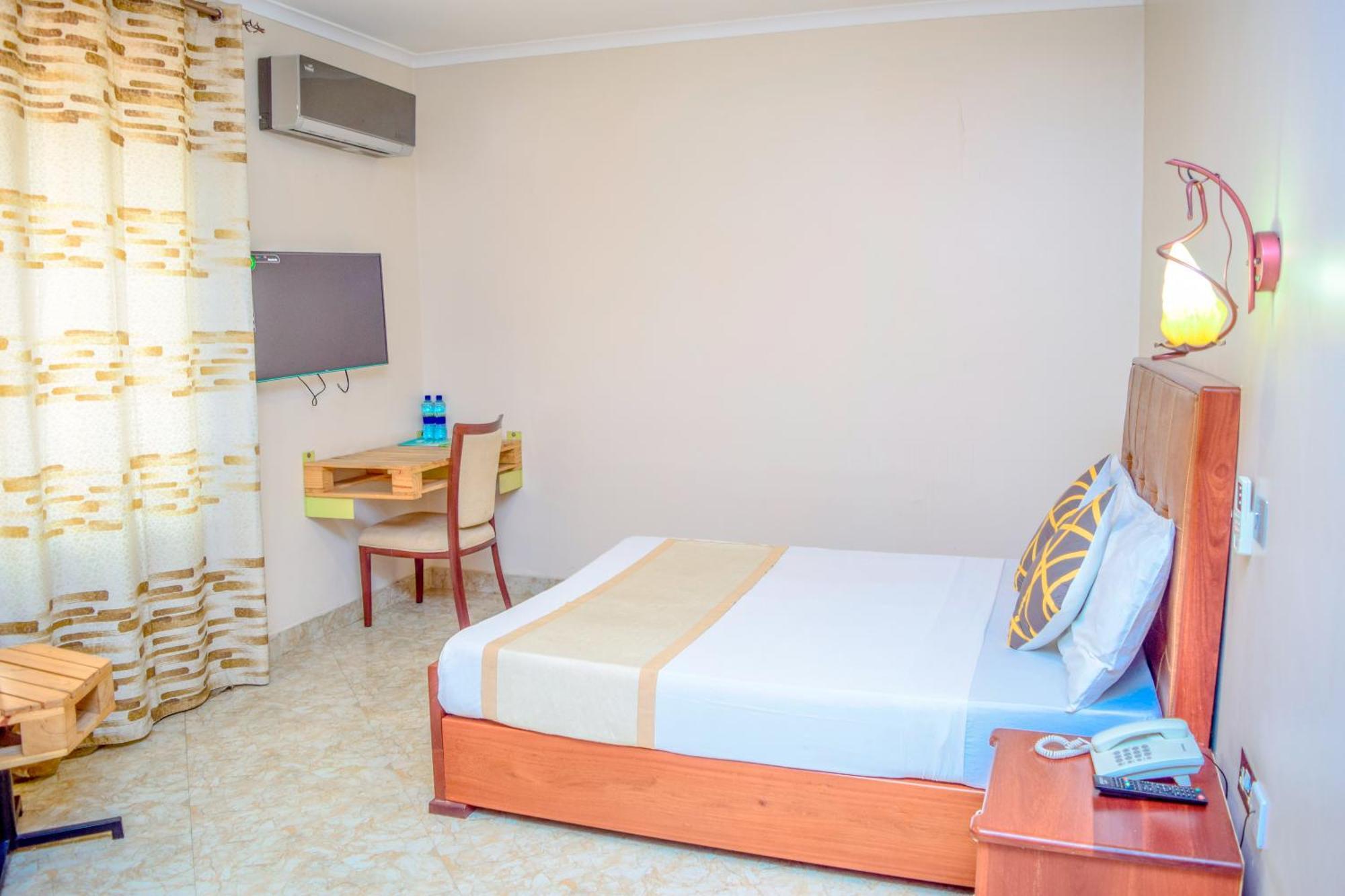 Хостел K27 Premier Backpackers Дар-ес-Салам Екстер'єр фото