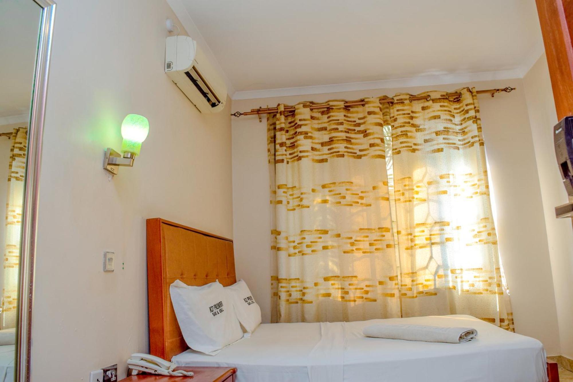Хостел K27 Premier Backpackers Дар-ес-Салам Екстер'єр фото